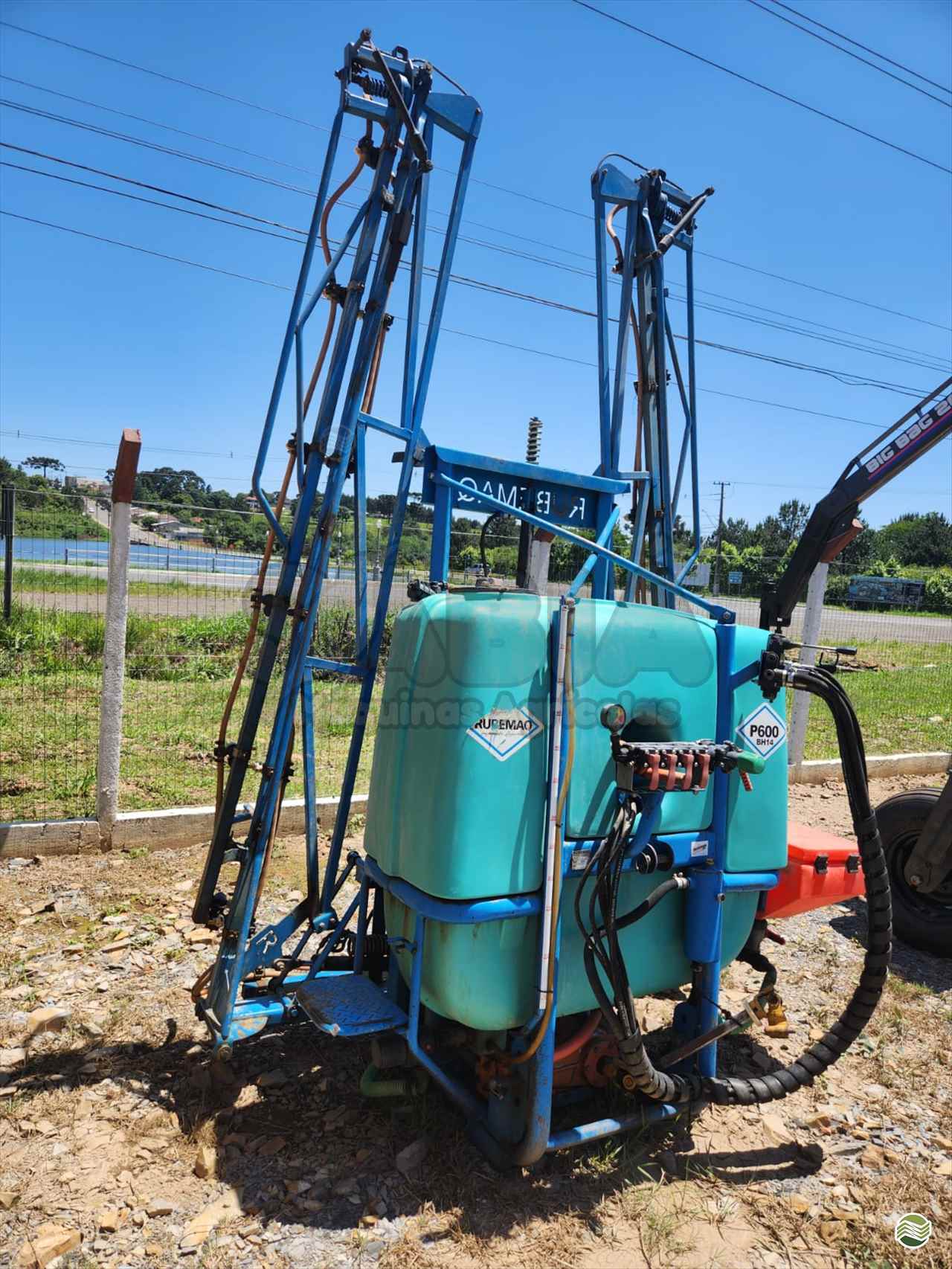 PULVERIZADOR RUBEMAQ RUBEMAQ 600 ACOPLADO Acoplado Hidráulico Sabiá Máquinas Agrícolas IRATI PARANÁ PR